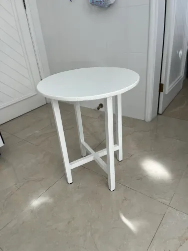 Mesinha redonda de canto