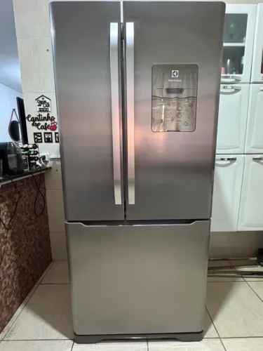 Vendo geladeira Electrolux DM84X, seminova!