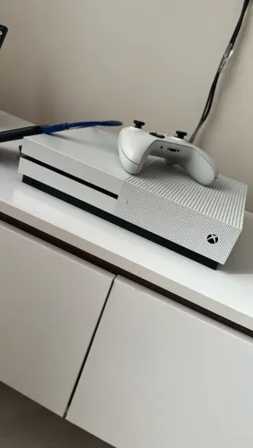 XBOX ONE S - 1TB + HD EXTERNO 1TB SSD