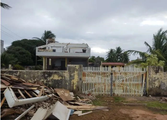 Terreno com construção, próximo ao mar, A.T.: 763m², São José da Coroa Grande/PE