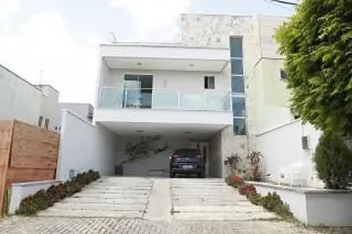 Casa de alto padrão no Condomínio Osvaldo Studart