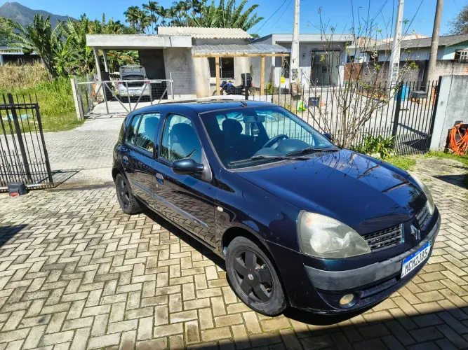 Renault Clio RT/ Privilège 1.6 16V 5P 2004