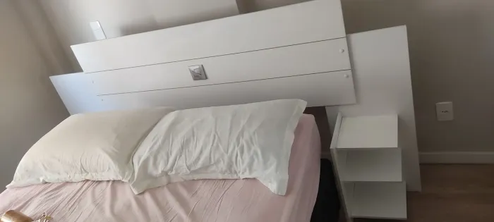 Vendo cabeceira de cama de casal box...