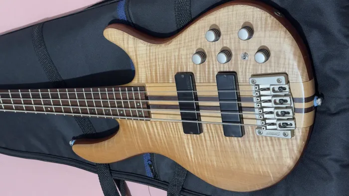 Contrabaixo 4 Cordas Cort A4 Plus Ativo/Passivo Bartolini Elétrico