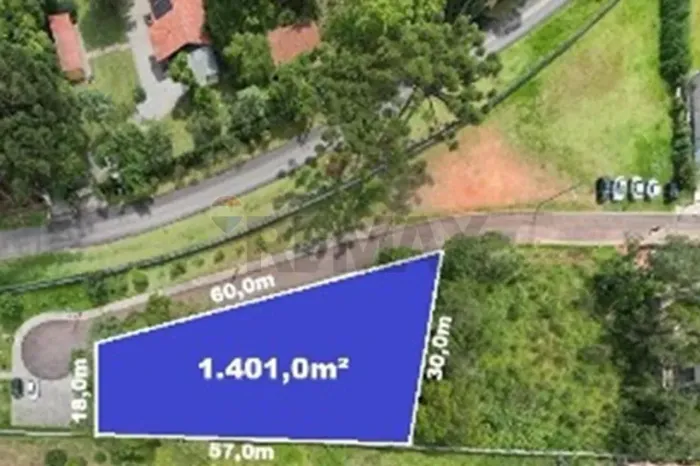 Casa de condomínio para venda possui 1401 metros quadrados em Orleans - Curitiba - PR