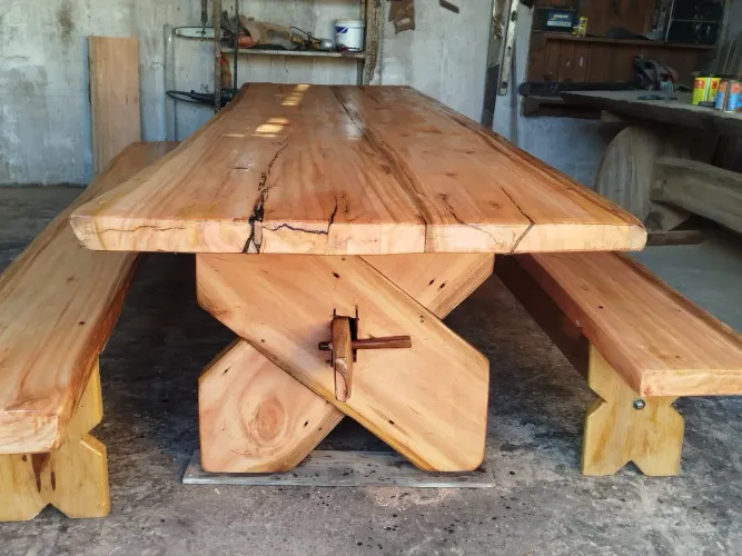 Mesa rústica de 3.0x1.0 com 2 bancos.esa pesada!! Fornida!