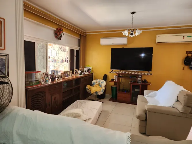 Casa Comercial na Rua Rio Iça, Vieiralves próximo ao Gargalo e Rua Acre. 4 quartos
