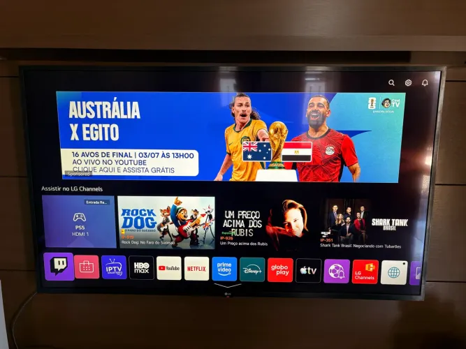 Vende-se tv lg 55 polegadas com um detalhe no canto inferior