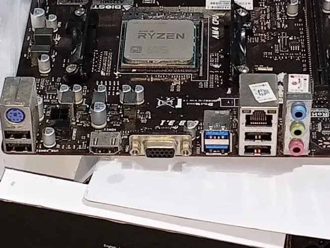 Kit Ryzen 3 2200G + A320MH + 16GB DDR4 HyperX