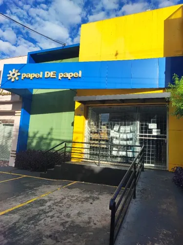 VENDE- SE PAPELARIA ESPECIALIZADA EM MATERIAIS TÉCNICOS, ARTÍSTICOS E PAPÉIS ESPECIAIS.