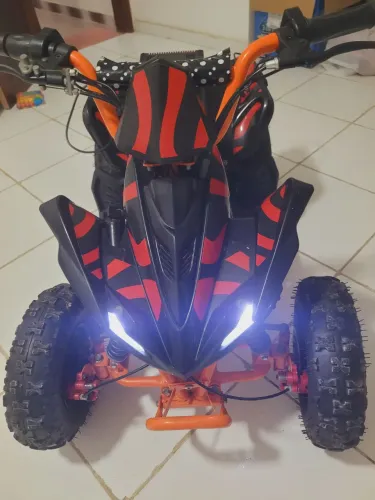 Quadriciclo infantil LABRAVIA 36V (800 W) bivolt