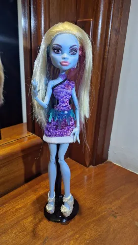 Boneca Monster High Abby Scaris + Suporte em impressão 3D