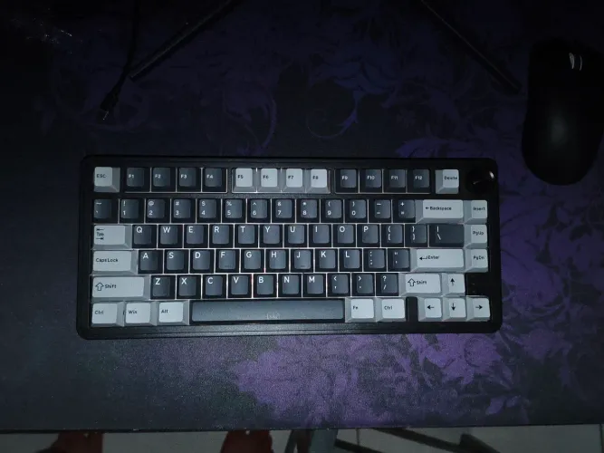 Teclado mecânico RX-75 Pro Semi-novo. Perfeito para quem busca qualidade 