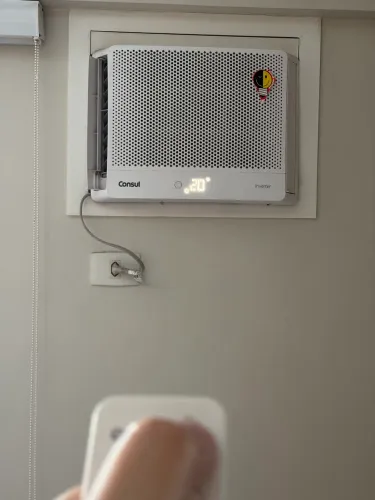 Ar Condicionado Consul Inverter de Janela 7500 BTUs Frio 127-220V Com Controle - Gelando
