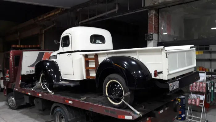 Ford F-75 4X2 2.6 V12 1950