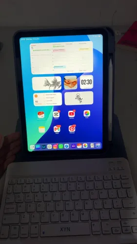 iPad 10 com capa, caneta, teclado e mouse