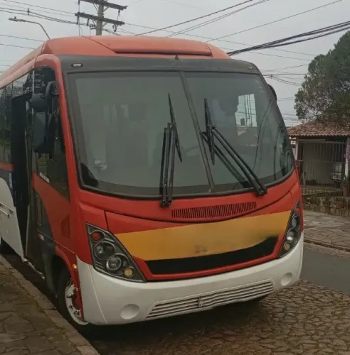 Microônibus MB 915e 2011
