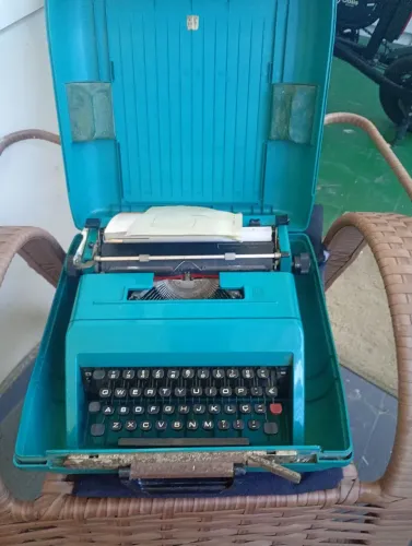 MÁQUINA DE ESCREVER OLIVETTI STUDIO 45