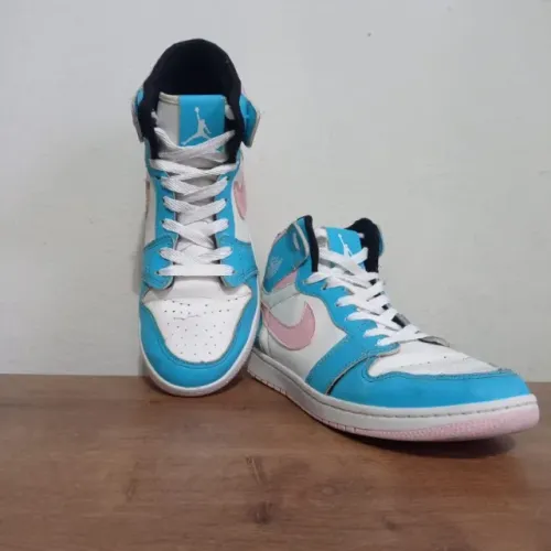 Tênis feminino cano alto Nike estilo basquete azul e rosa - tam 39