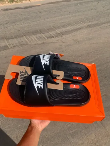 NIKE VICTORI ONE SLIDE (black/white)