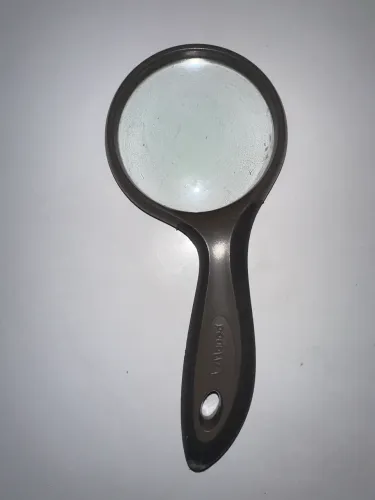 lupa de aumento de mão