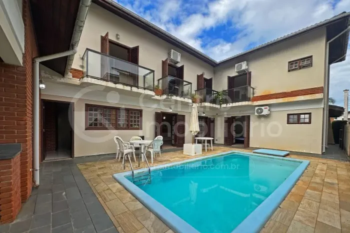 CASA à venda com piscina e 5 quartos em Peruíbe, no bairro Bougainvillee I