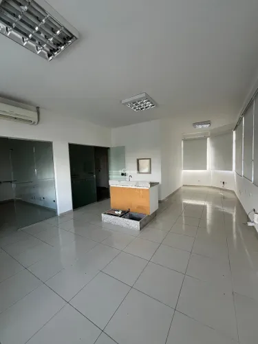Prédio à venda no centro com 1755m² em Cruzeiro/SP