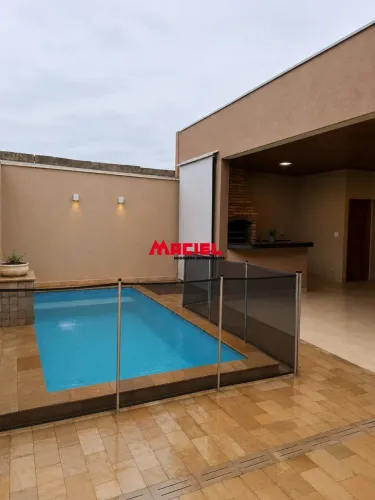 Casa à venda e para locação em Caçapava com piscina, área gourmet e excelente espaço para