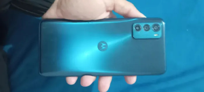 Celular semi novo sem avarias