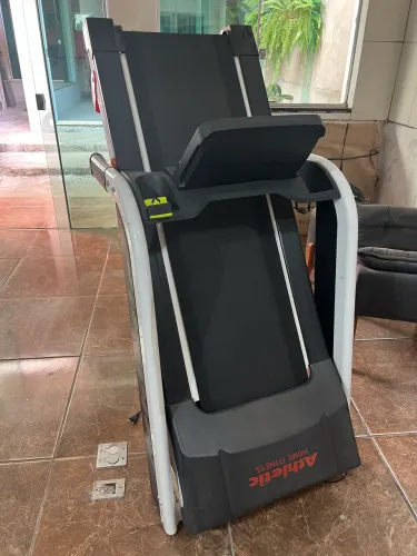 Esteira Athletic Semi Nova