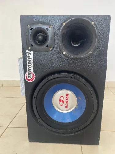 Caixa de som automotivo