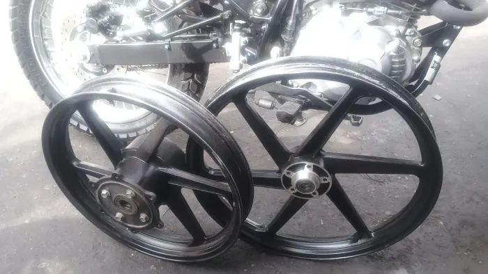 Vendo par de rodas da Bros 160 novo 