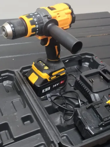 Parafusadeira/Furadeira de Impacto ET2355 36V - Completa com Carregador e 2 Baterias