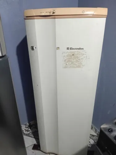 Vendo Geladeira Electrolux usada ,funcionando normal. $ 200