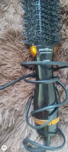 Vendo uma escova secadora e um babilis