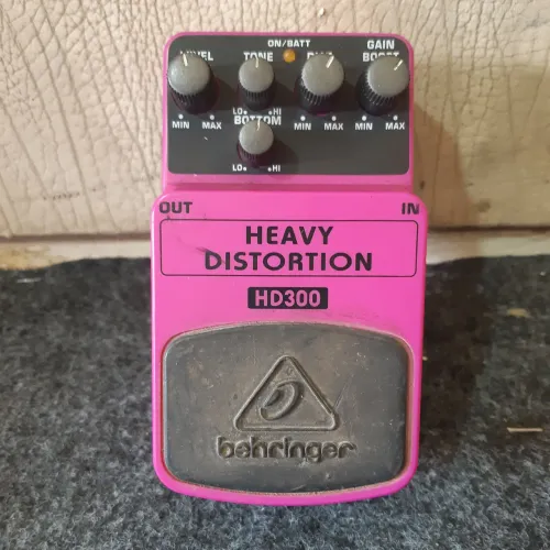 Pedal de guitarra distorção