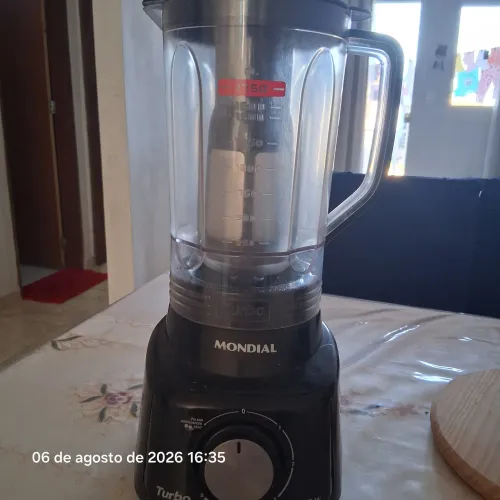 Liquidificador com copo vazando