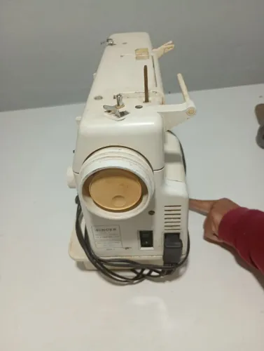 Máquina de costura com motor ruim