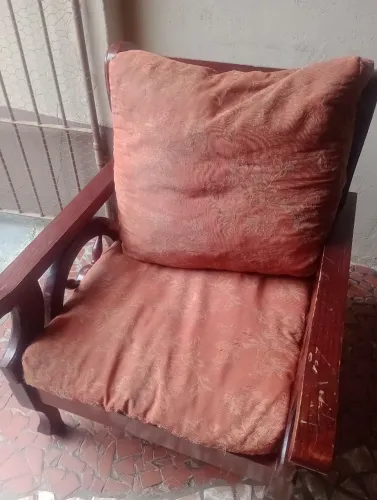 Vendo cadeira de madeira