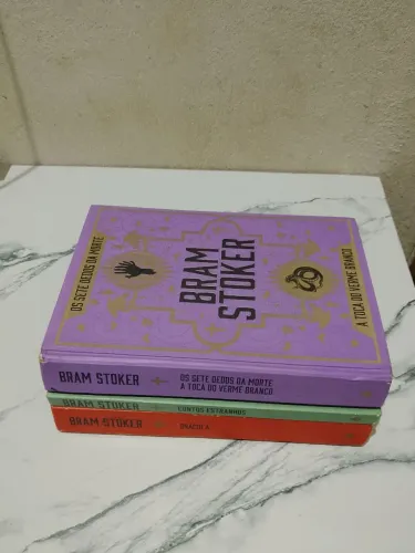Box de Livros Bram Stoker capa dura - usados mas em bom estado.