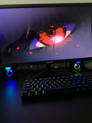 Monitor novinho 21,5 e 5 ms de resposta rápida