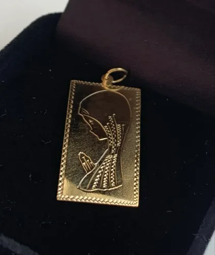 Pingente placa antiga em ouro