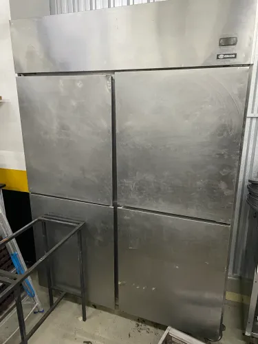 Refrigerador Macom inox 4 portas 220V