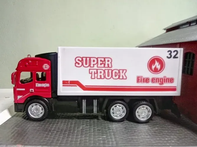 MINIATURAS SINOTRUCK HOWO A7 FIRE ENGINE SUPER TRUCK 32 - ESCALA 1/75