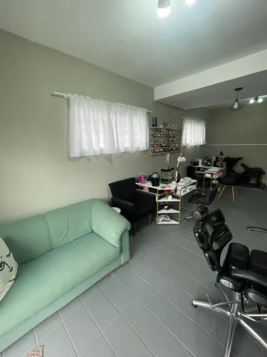 Manicure vaga em studio no Hauer