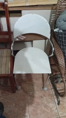 Cadeira em Aço com Base Cromada