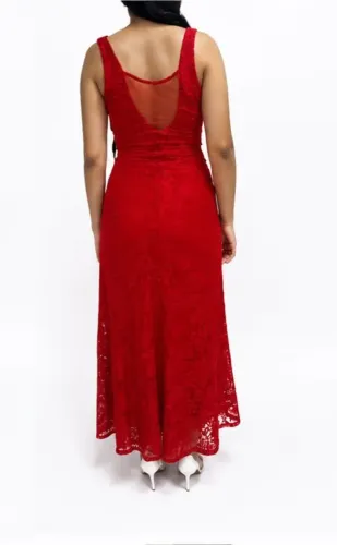 Vestido longo rendado festa
