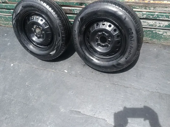 Par de rodas Fiat aro 13 com pneus 175/70/13 ótimo estado