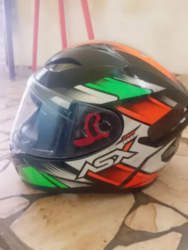 Vendo esse capacete asx valor 270 aceito proposta chama *74