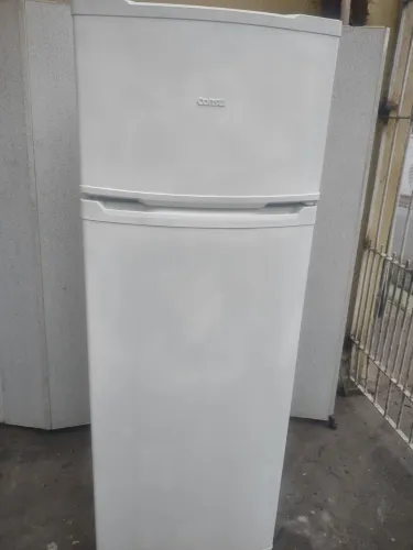 VENDE-SE GELADEIRA CÔNSUL 300 LITROS 
